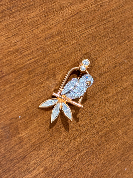 Parrot in Perch - Gail Candlin